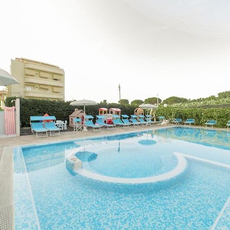 Residence Promenade Cattolica Esterno foto