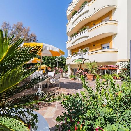 Residence Promenade Cattolica Esterno foto