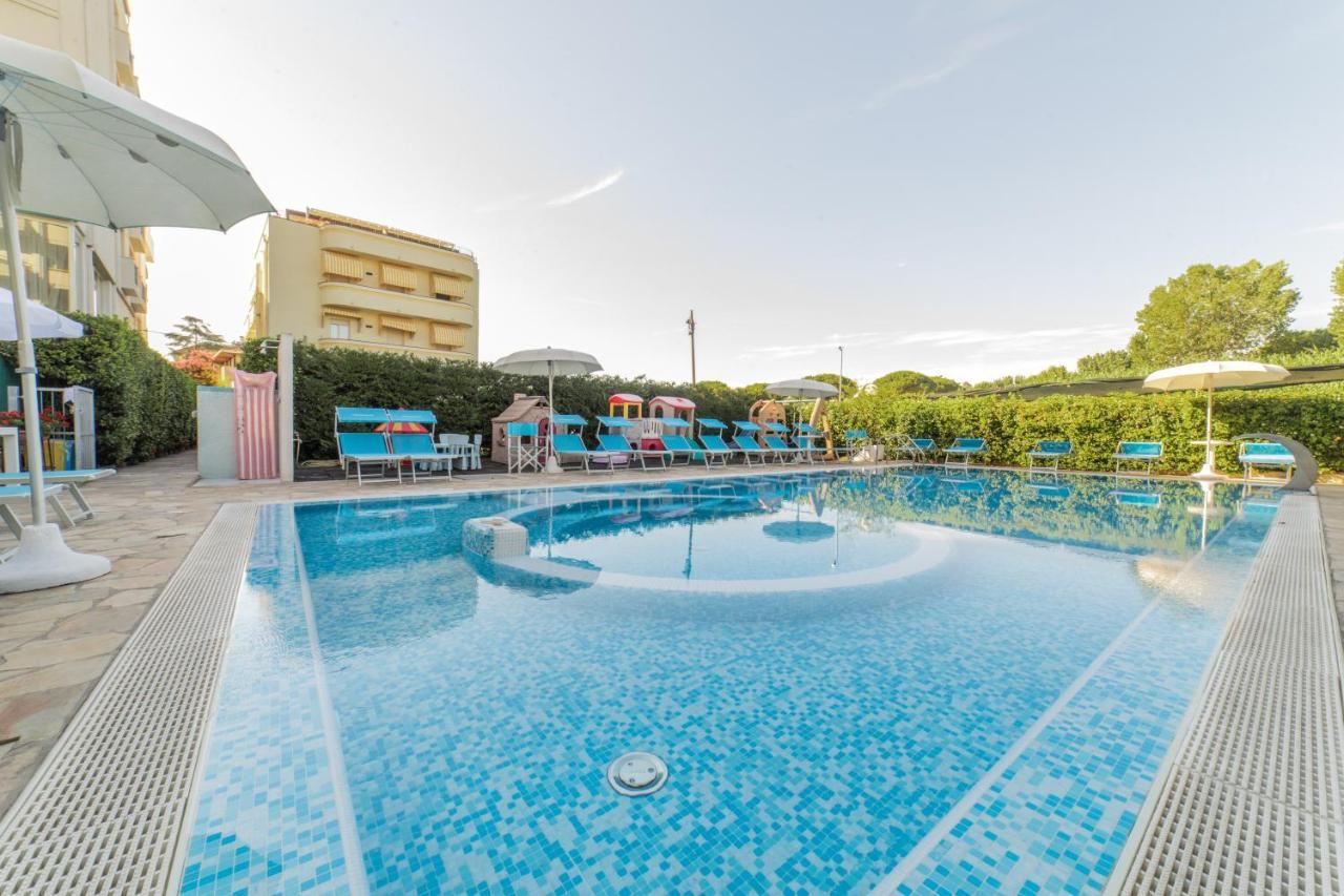 Residence Promenade Cattolica Esterno foto