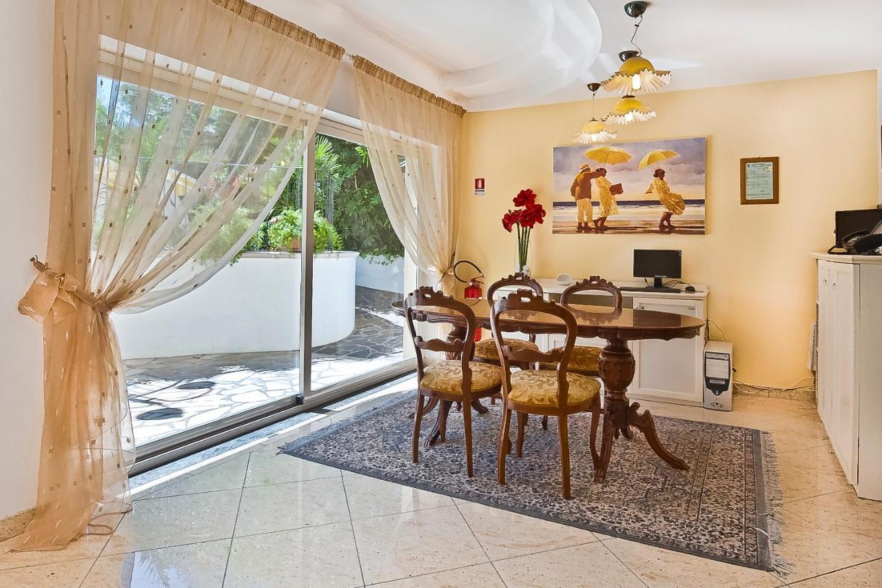 Residence Promenade Cattolica Esterno foto