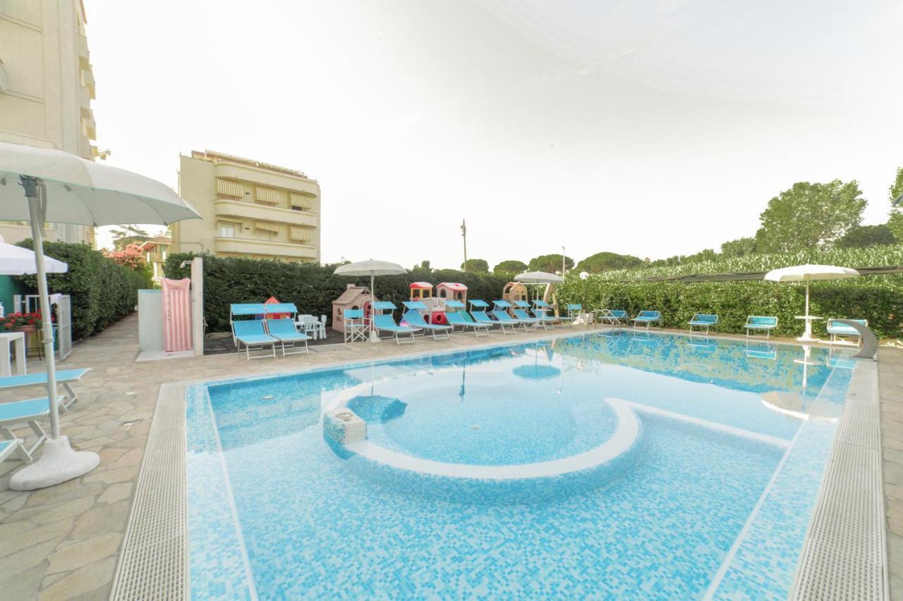 Residence Promenade Cattolica Esterno foto