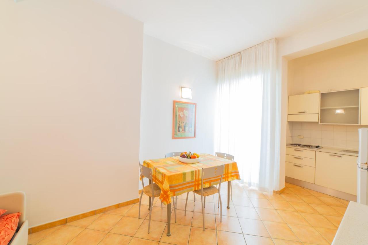 Residence Promenade Cattolica Esterno foto