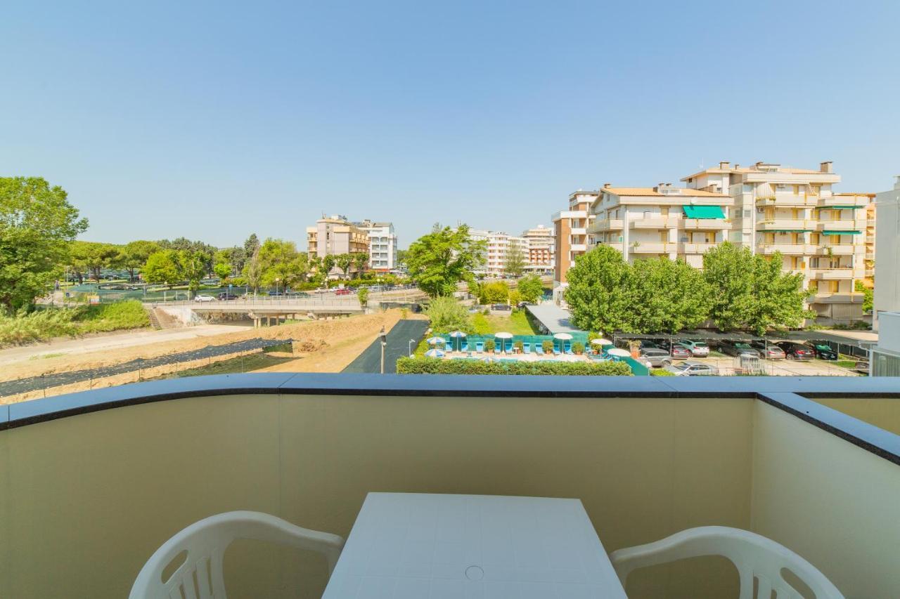 Residence Promenade Cattolica Esterno foto