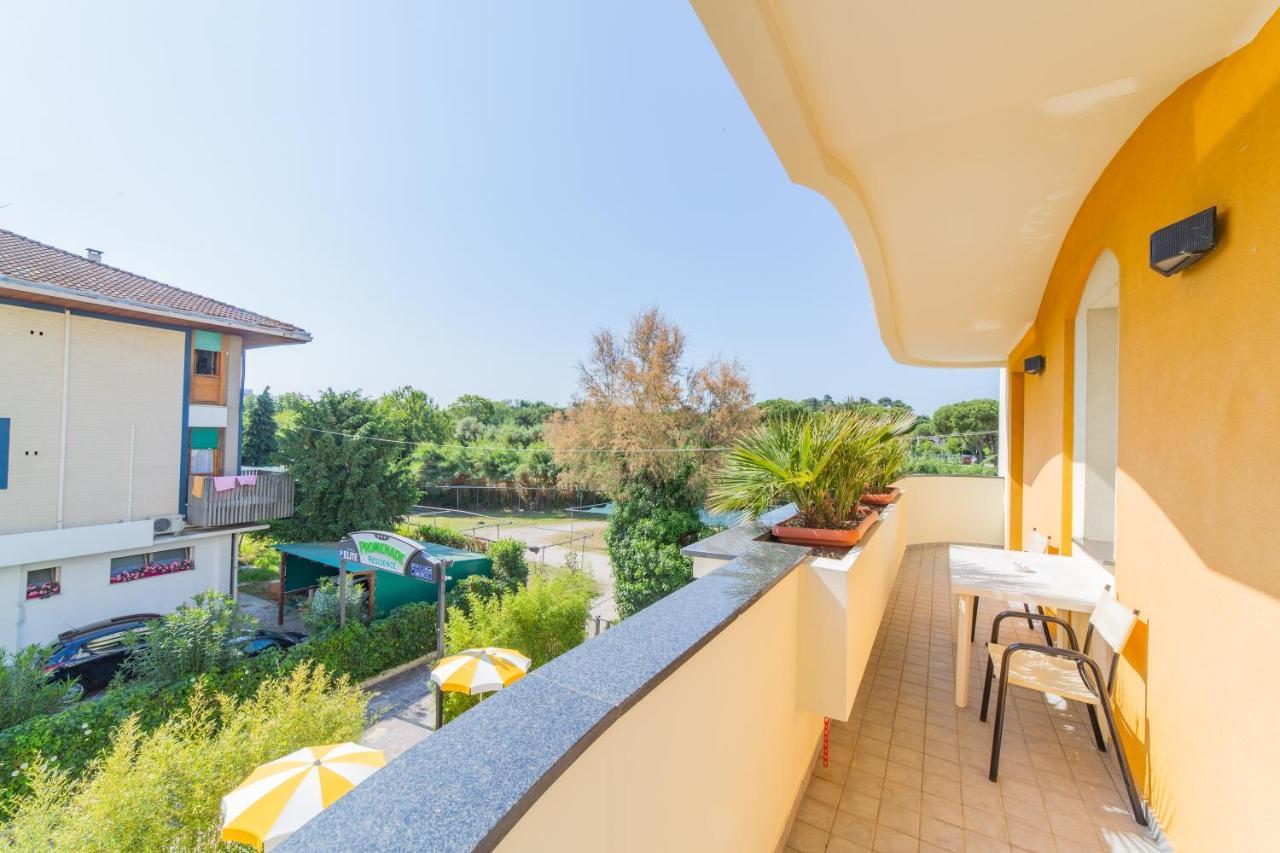 Residence Promenade Cattolica Esterno foto